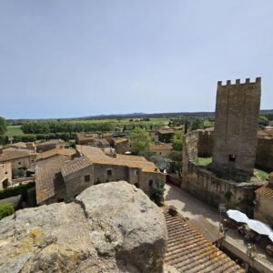 Tour Medieval: Peratallada, Besalú y Castellfollit de la Roca